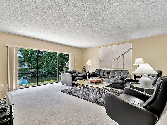 4th image of 205 Jacaranda Dr #6