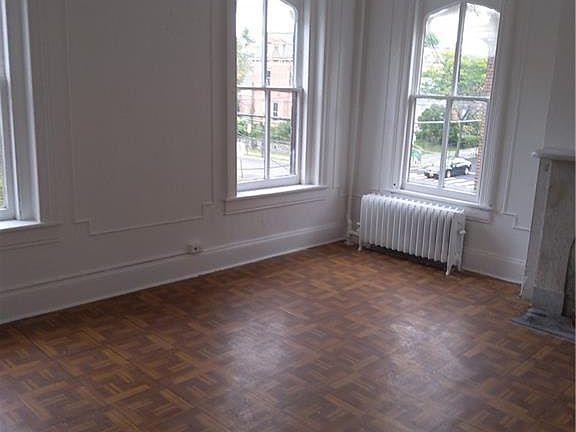 4th image of 275 Grand St