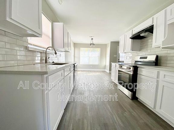 5th image of 3714 Catalina St