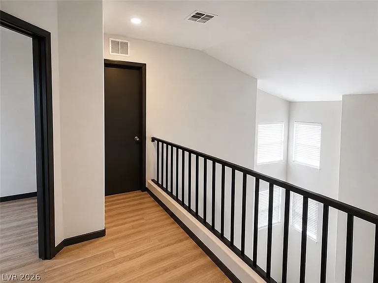 1830 Box Springs Ave — Photo 8