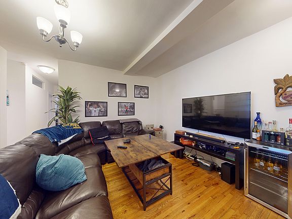 3rd image of 163 W 17th St APT 3J