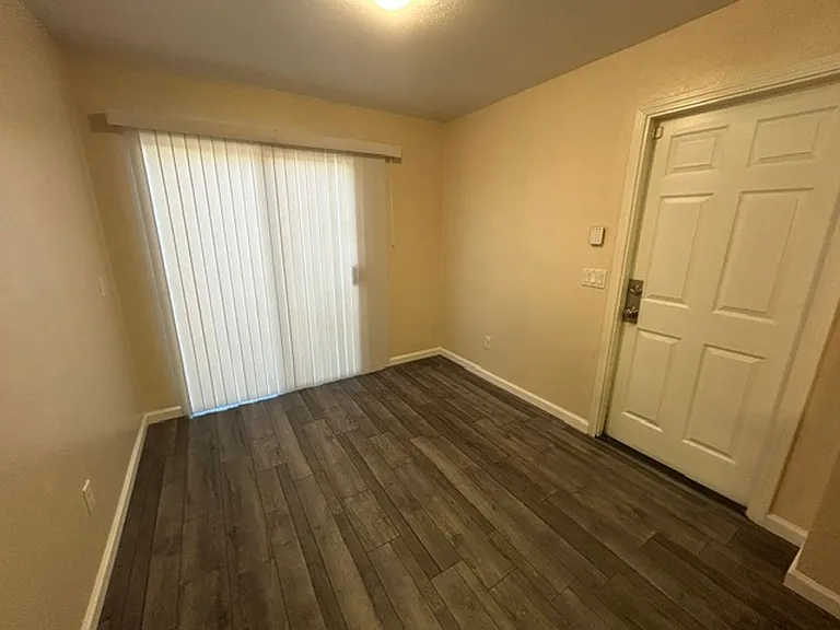 2406 W Prospect Ave — Photo 5