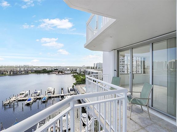 4th image of 18081 Biscayne Blvd APT 905