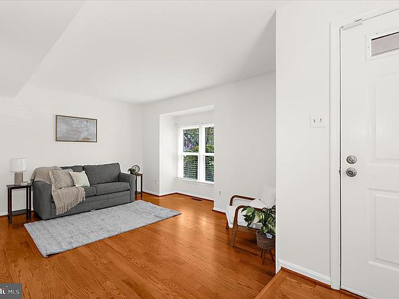 4th image of 8666 Manahan Dr