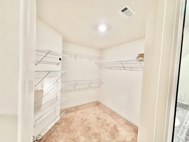 521 Locksley Cv — Photo 15