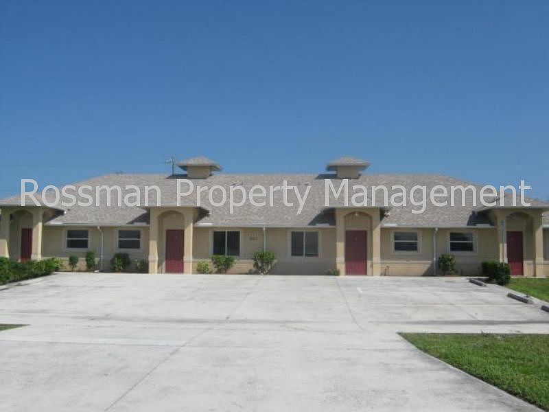 1st image of 927 SE 14th Ter APT 1