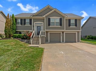 11729 N Farley Ave, Kansas City, MO 64157