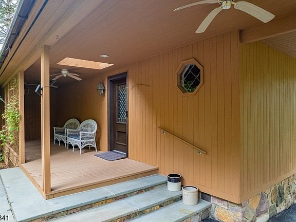 3rd image of 833 Berkshire Valley Rd