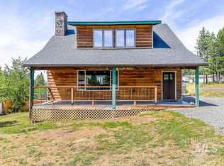 707 Line St, Deary, ID 83823