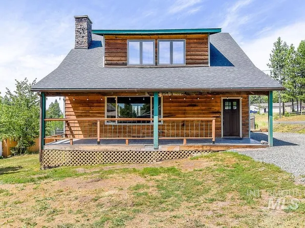 707 Line St, Deary, ID 83823