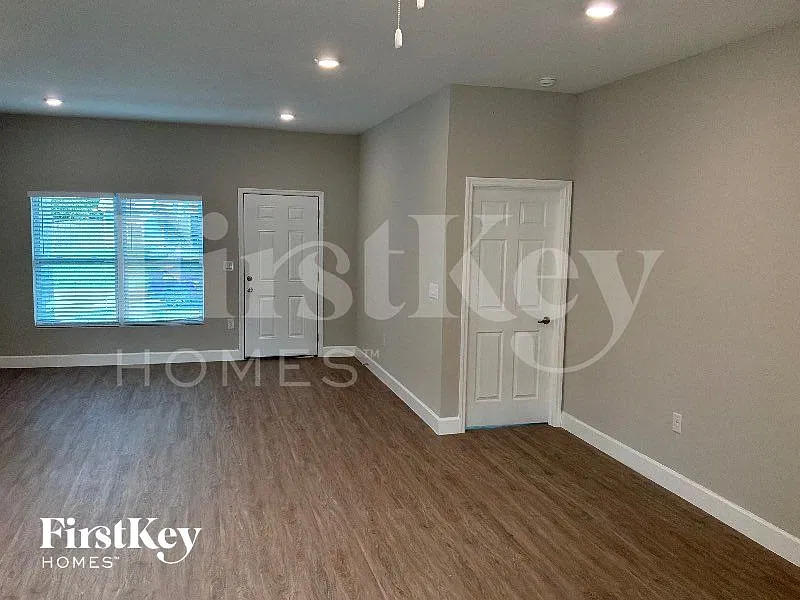 4 bed, 3.0 bath, 1850 sqft, $1,885 — Photo 4