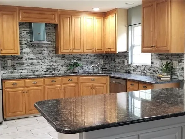 4902 Mystic Oak Dr, Browns Summit, NC 27214