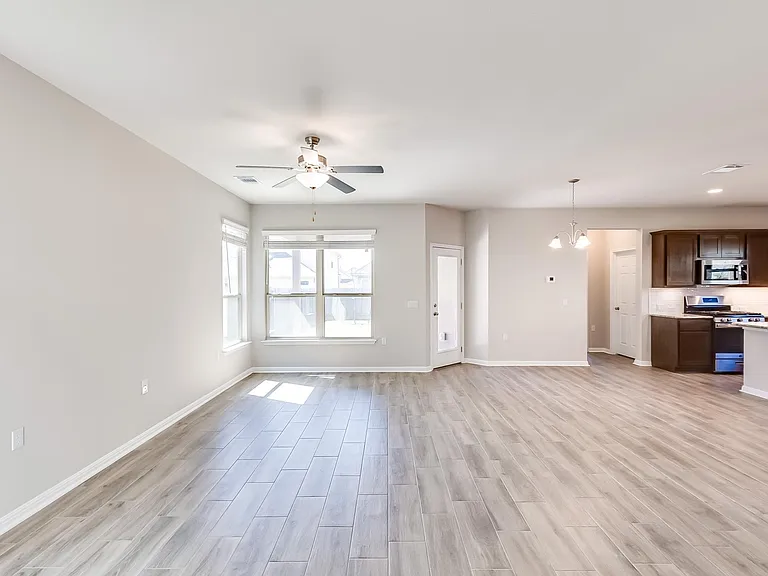 821 Falkland Trce — Photo 9