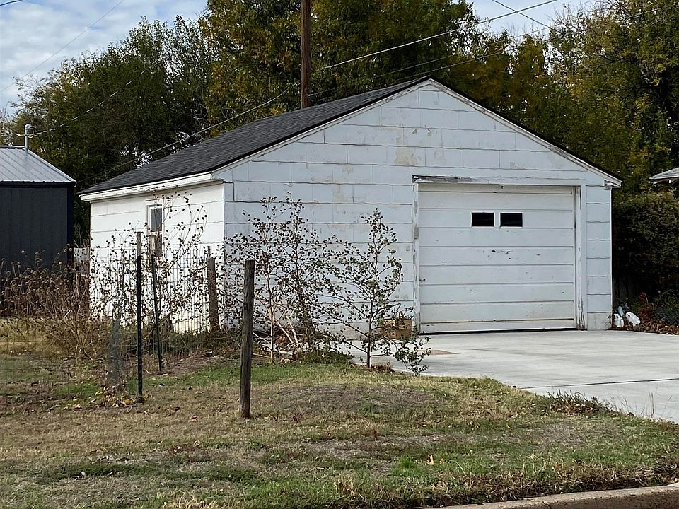 2nd image of 1924 E Cypress Ave