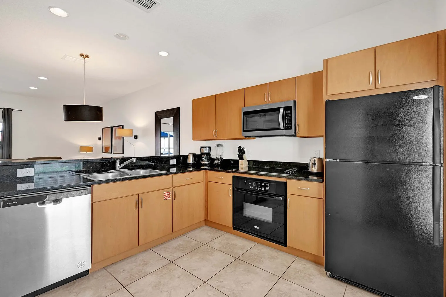 3 bed, 2.0 bath, 1463 sqft, $3,837 — Photo 4