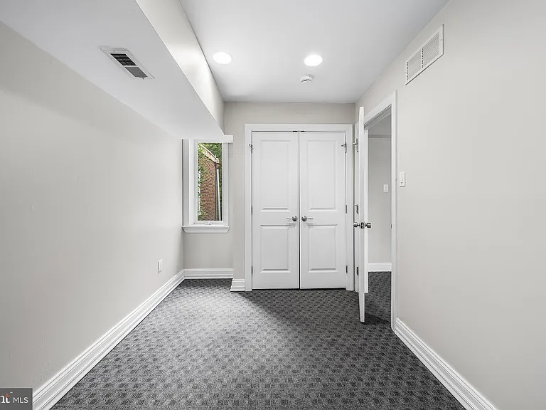 619 S 42nd St — Photo 17