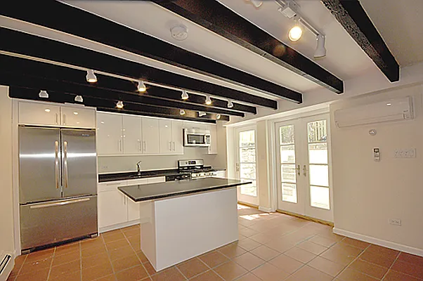 Rented by Leslie J. Garfield | media 109