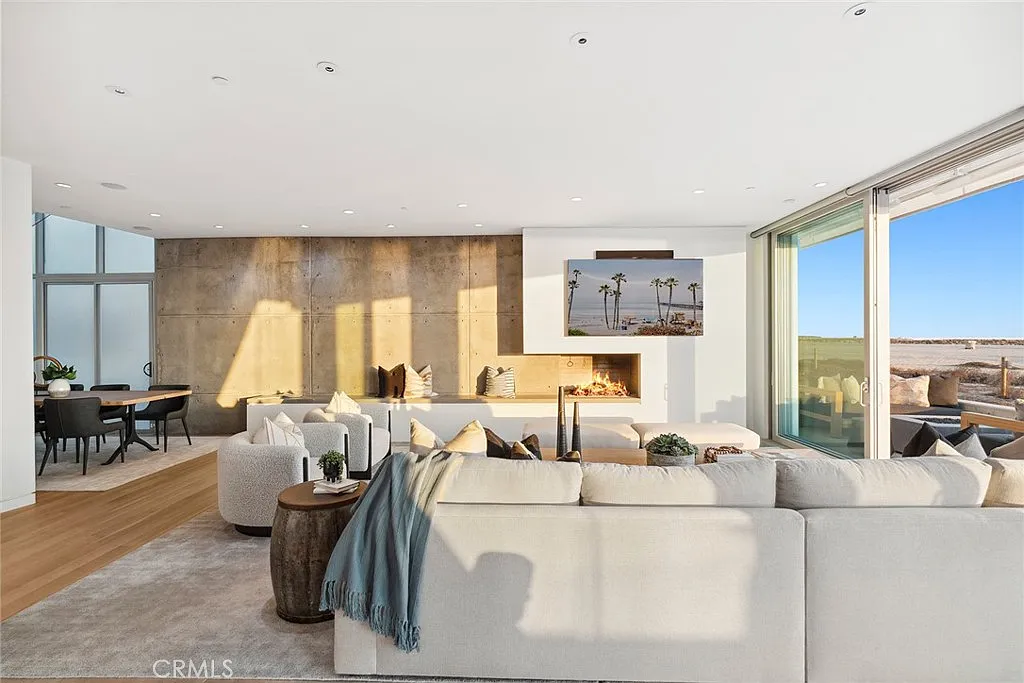 3 bed, 3.5 bath, 3715 sqft, $55,000 — Photo 4