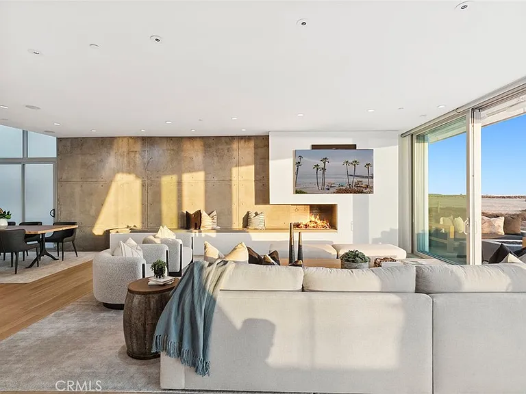 2144 E Oceanfront — Photo 4