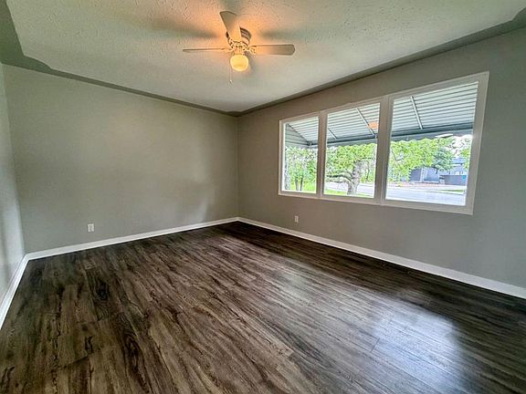 5th image of 3593 S 54 Avenue Cres