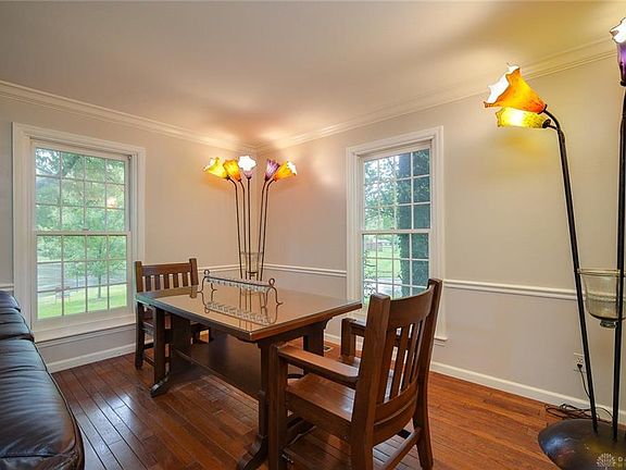 4th image of 1401 Streamside Dr