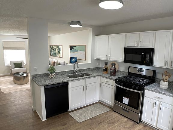 4th image of 2513 Bay Oaks Dr