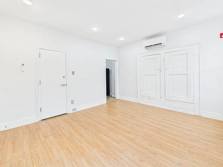 2914 Girard Ave — Photo 2