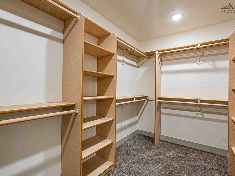 725 W Briar Dr — Photo 17