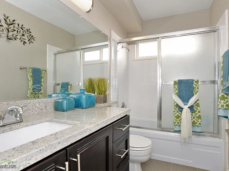 MONTECITO VILLAS — Photo 26