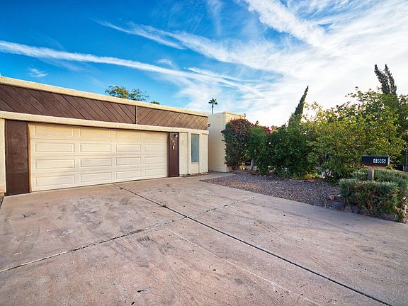 3rd image of 486 E Royal Palms Dr