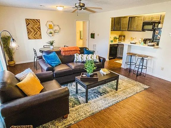 2nd image of 1602 Patrick Henry Dr NW APT 202