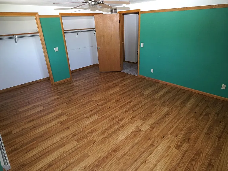 1518 Mendota St — Photo 11