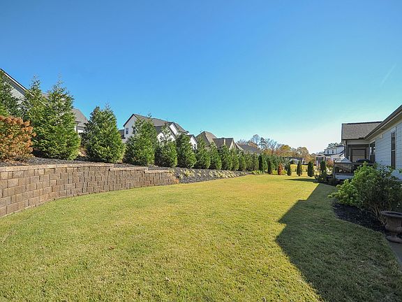 5th image of 209 Braxton Meadow Dr