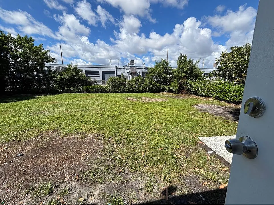 2 bed, 900 sqft, $2,200 — Photo 3
