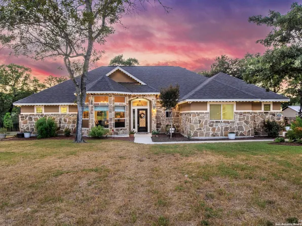 352 Rose Meadow Dr, La Vernia, TX 78121