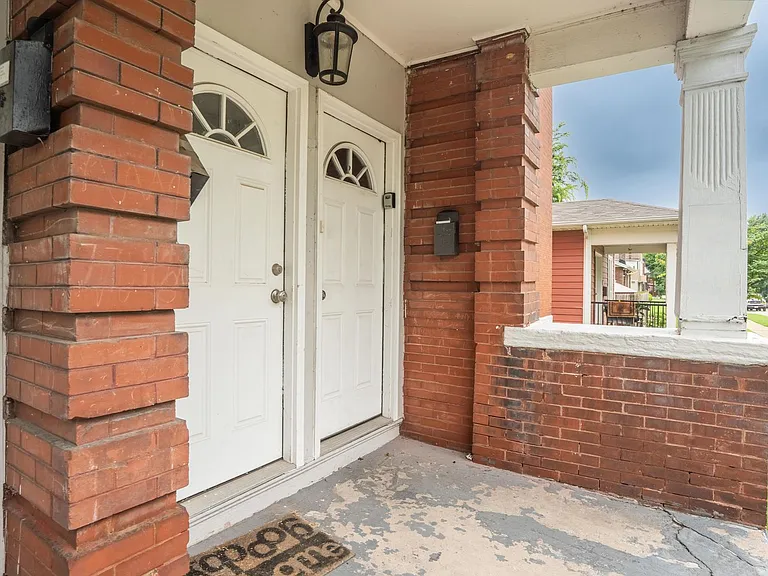 6128 Vermont Ave — Photo 2