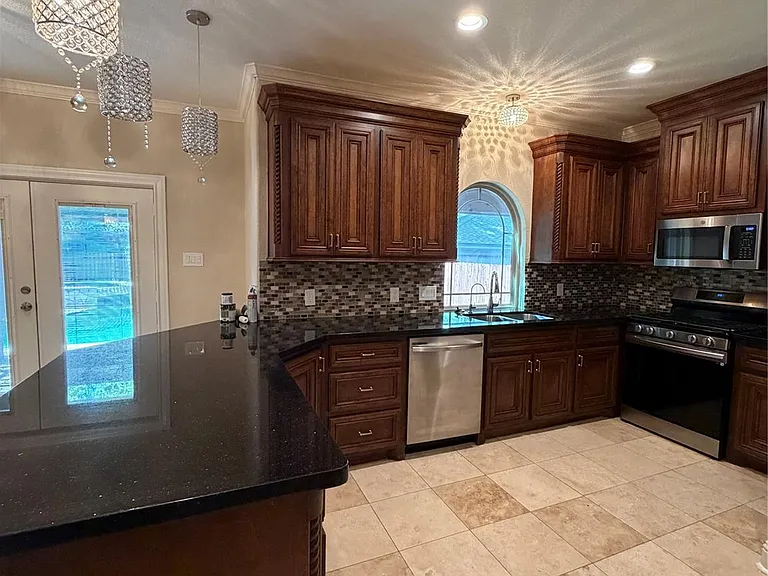 1710 Castlerock Dr — Photo 9