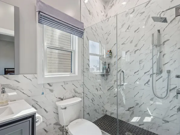 218 Hancock Avenue image 19 of 36