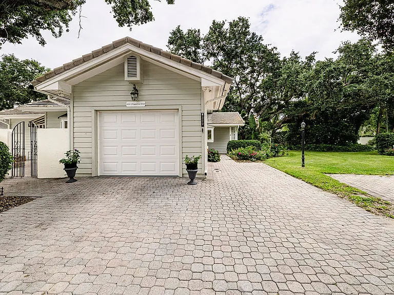 300 S Peppertree Dr — Photo 48
