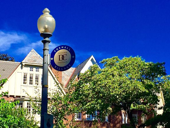 Walking distance to the C&O Canal, Rock Creek Park, Georgetown University and Hospital. Easy access to city.