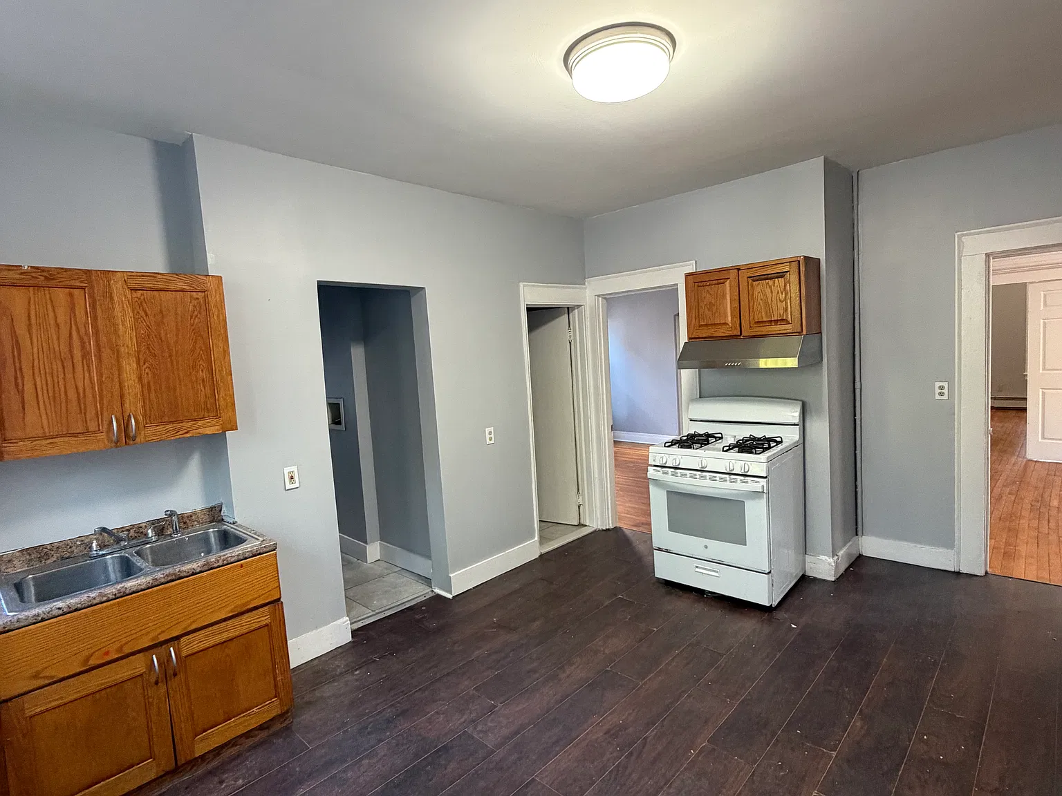 3 bed, 1000 sqft, $1,750 — Photo 1