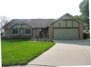 15735 Shamrock Cir, Omaha, NE 68118