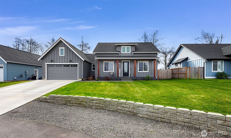 3rd image of 809 Pine Crest Drive