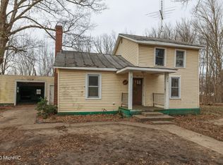 425 Riverside Dr, Constantine, MI 49042