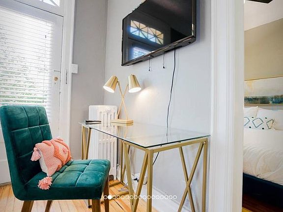 4th image of 1660 Gaylord St APT 2