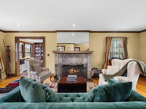 5th image of 682 Stelle Ave