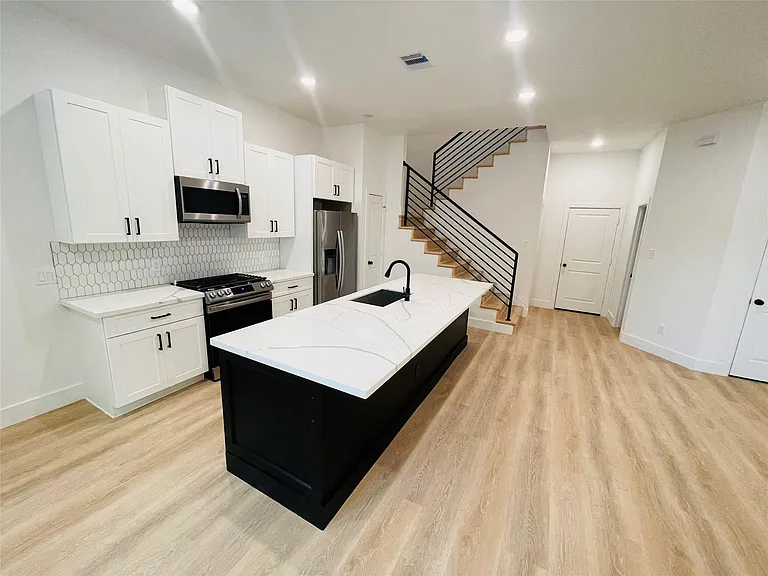 5312 Denmark St — Photo 4