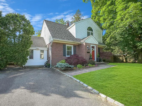 62 E Park Drive, Huntington Station, NY 11746
