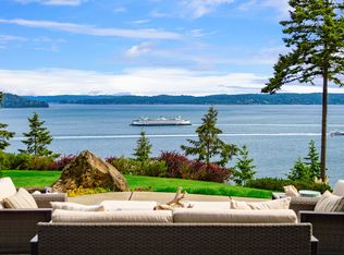 10027 NE Pointview Dr, Bainbridge Island, WA 98110