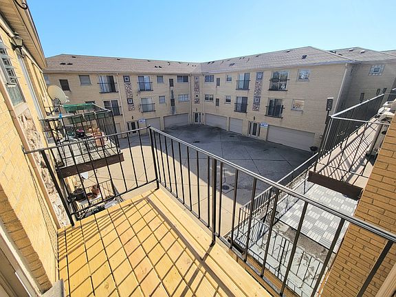 5th image of 3207 N Pontiac Ave APT 3W